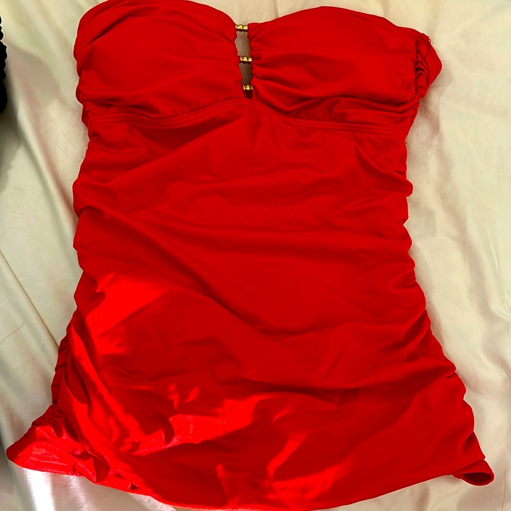 Never worn tankini. Size tag missing but it fits as a small.